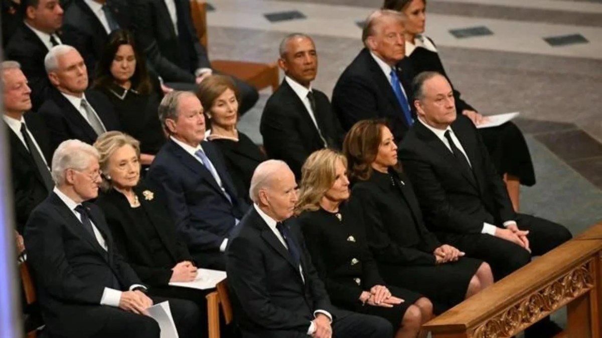 All five living US presidents pictured together at funeral of Jimmy